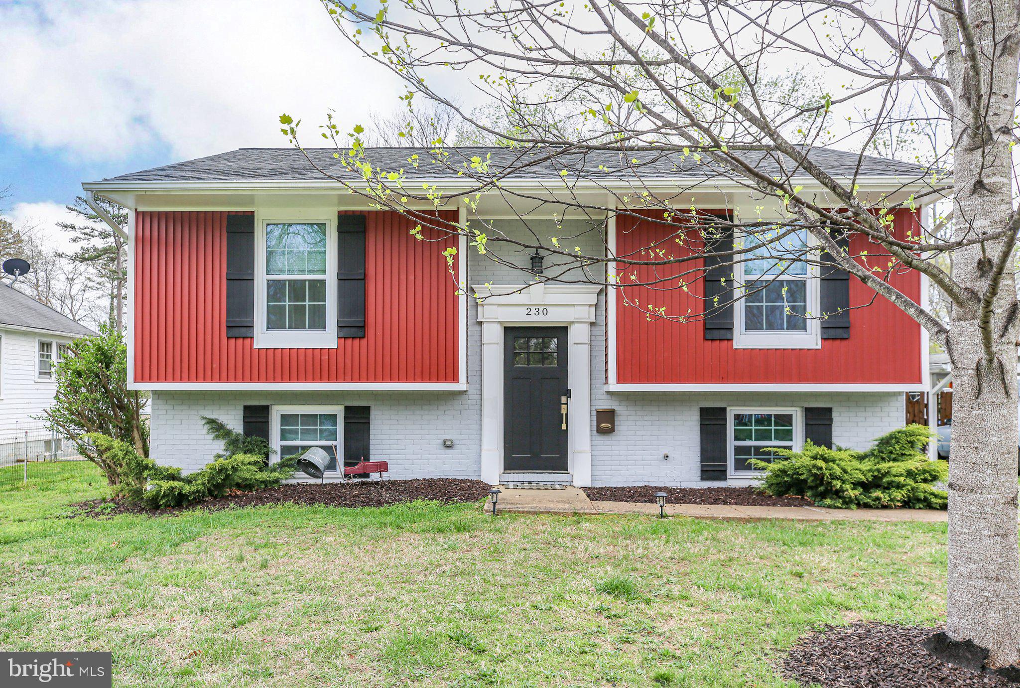 230 Hillcrest Dr