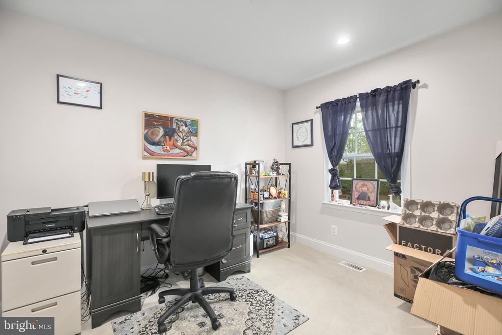 230 Hillcrest Dr