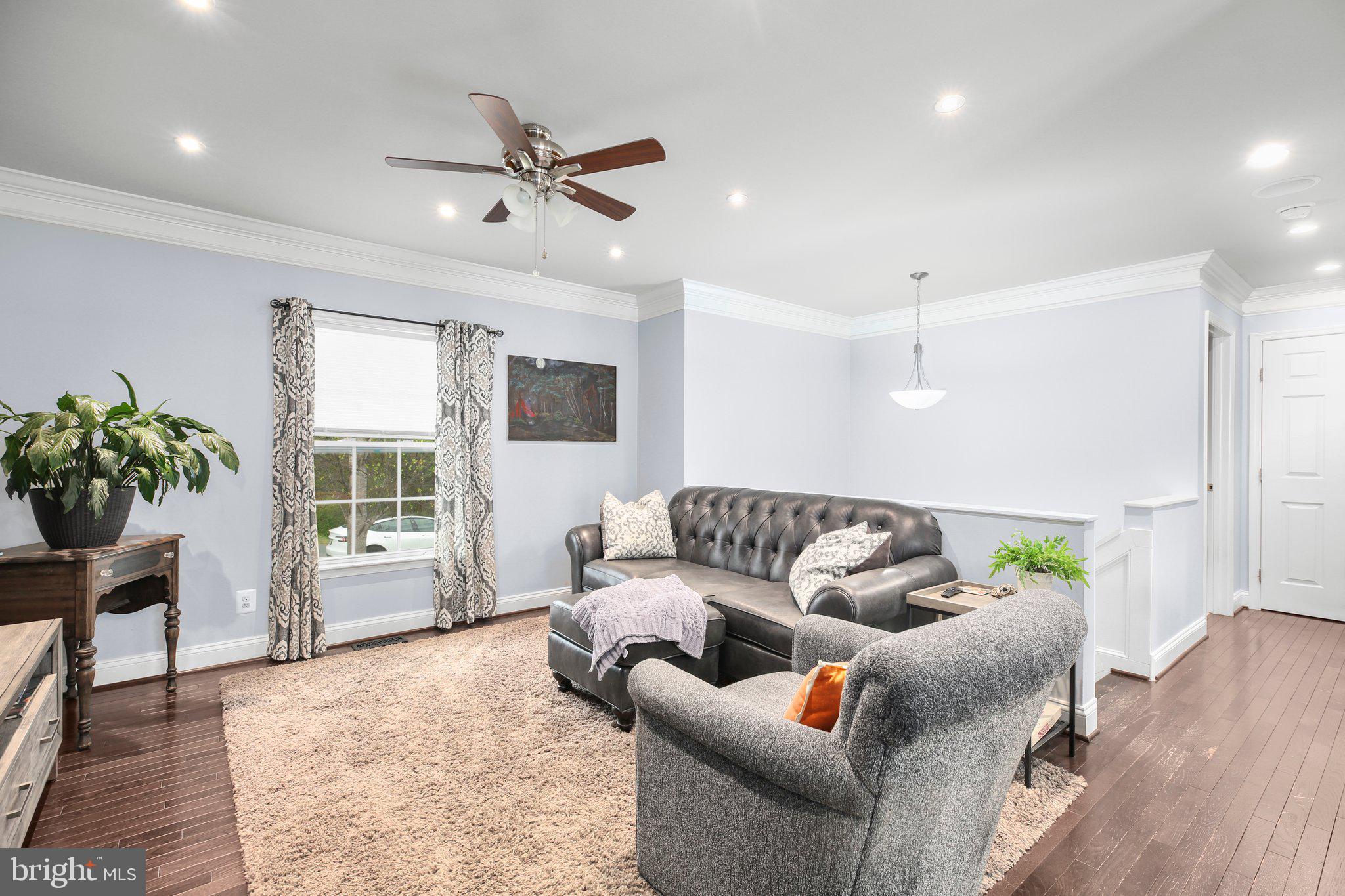 230 Hillcrest Dr
