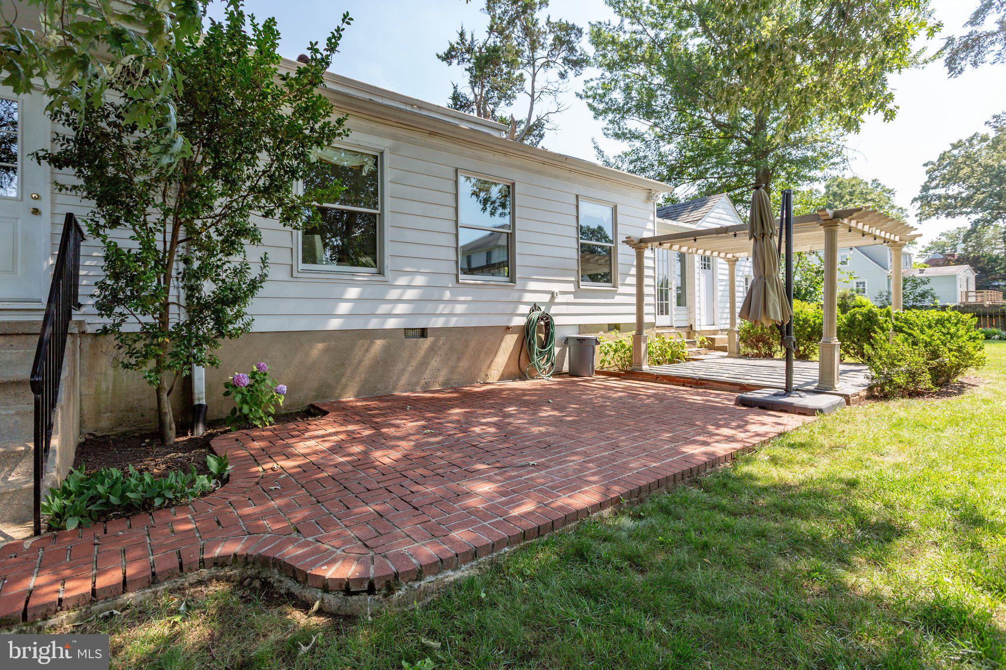 1217 Brent St