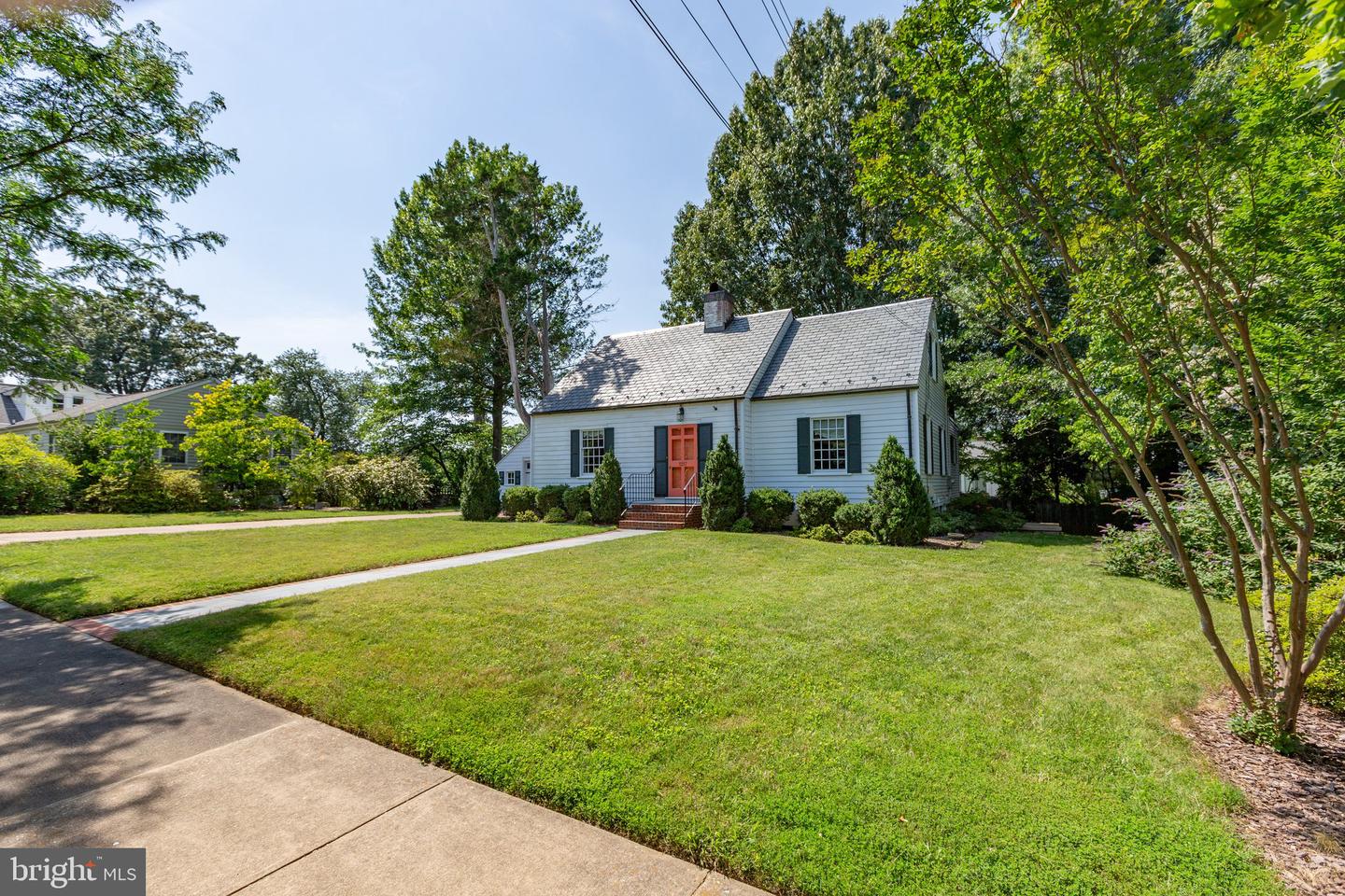 1217 Brent St
