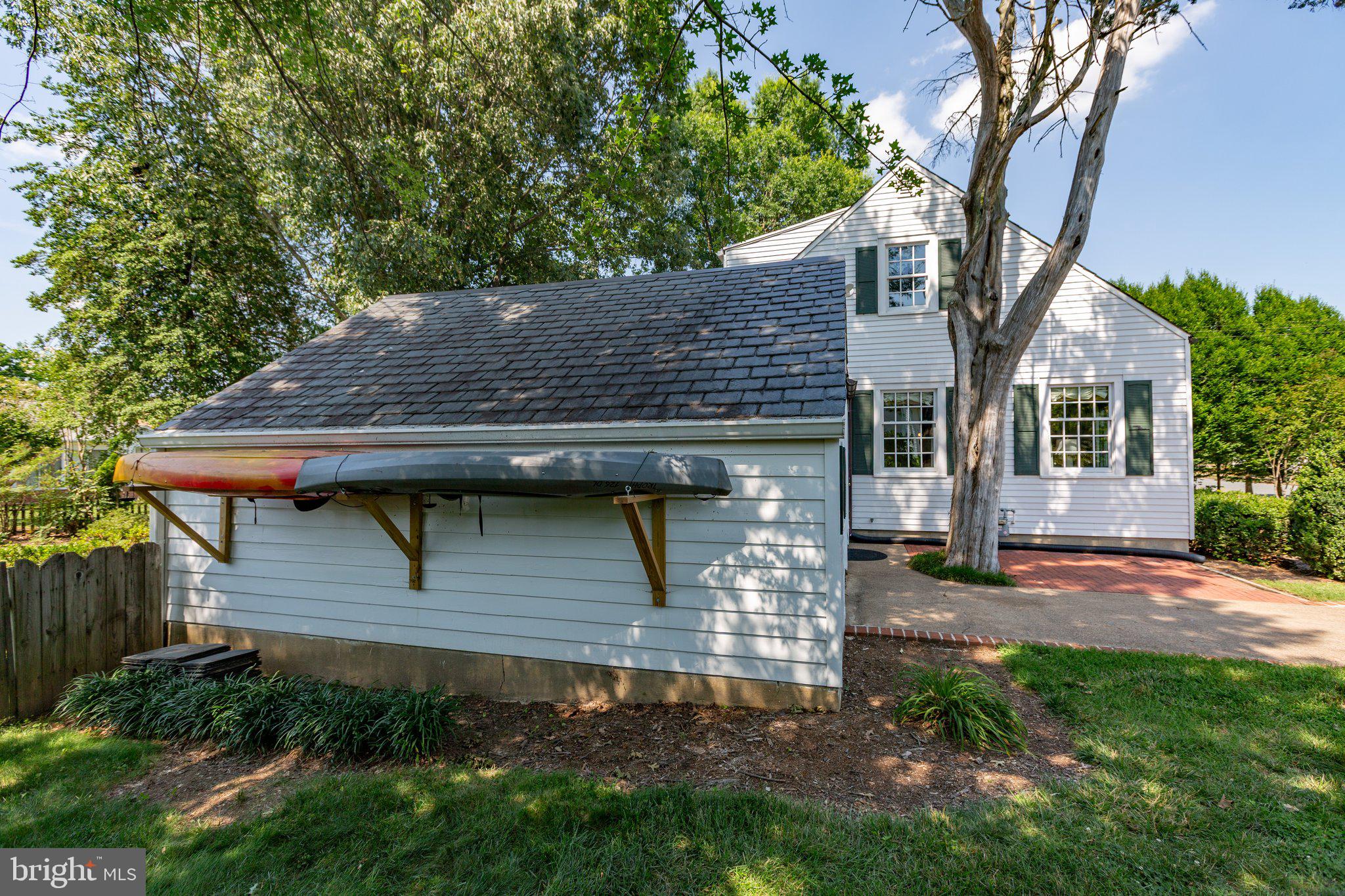 1217 Brent St