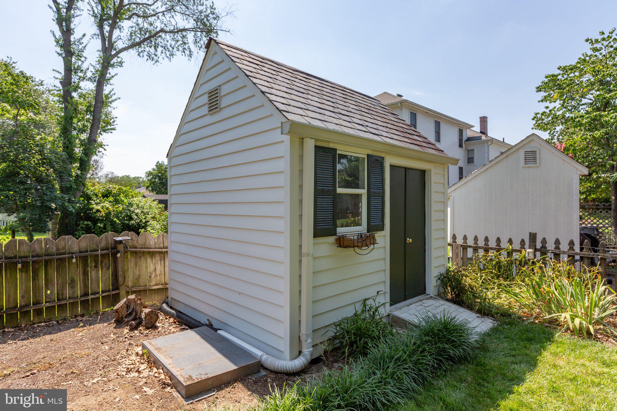 1217 Brent St