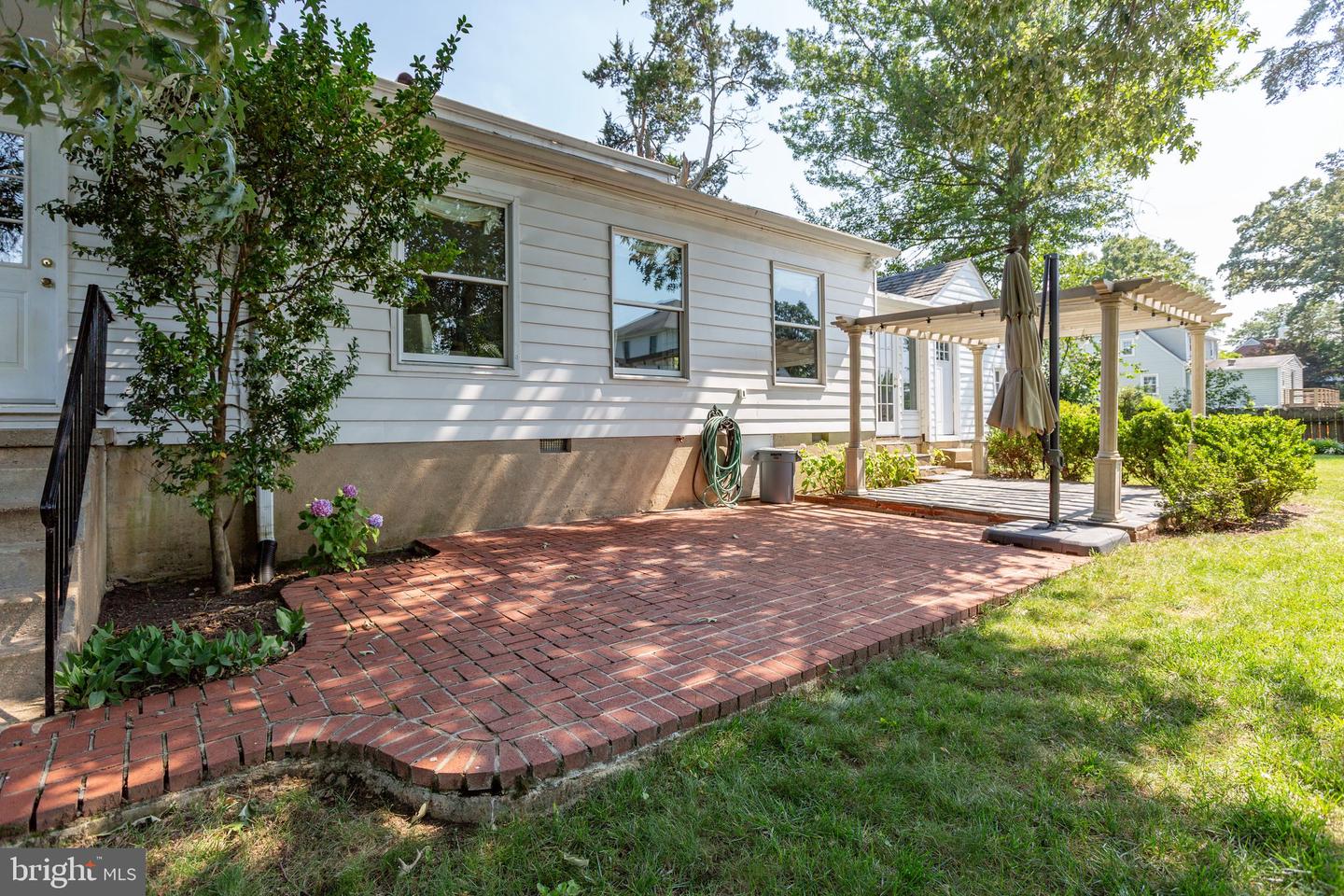 1217 Brent St