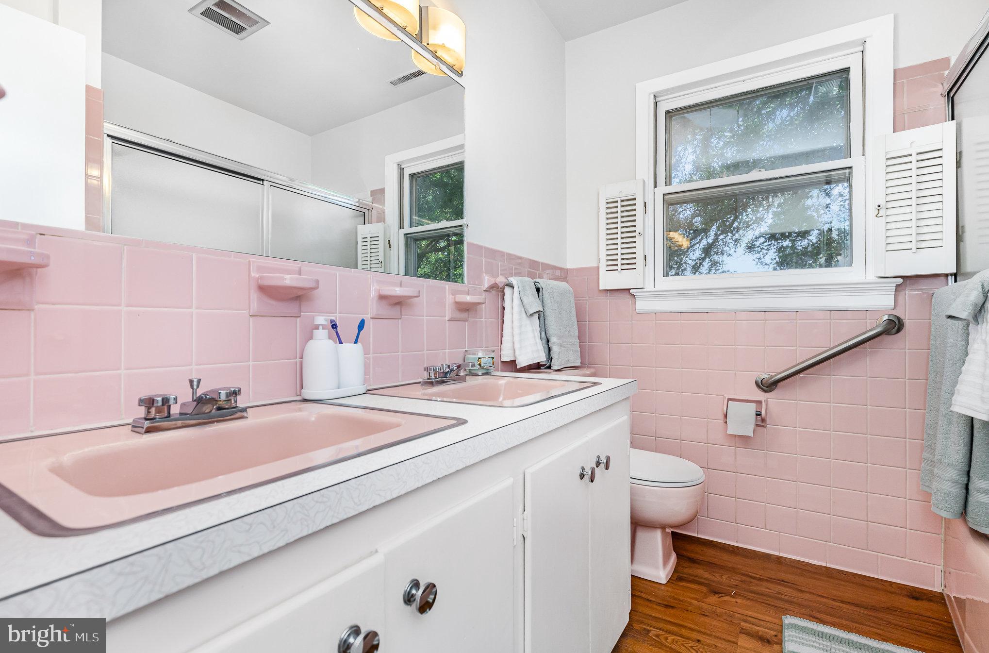 715 & 715 1/2 Virginia Ave