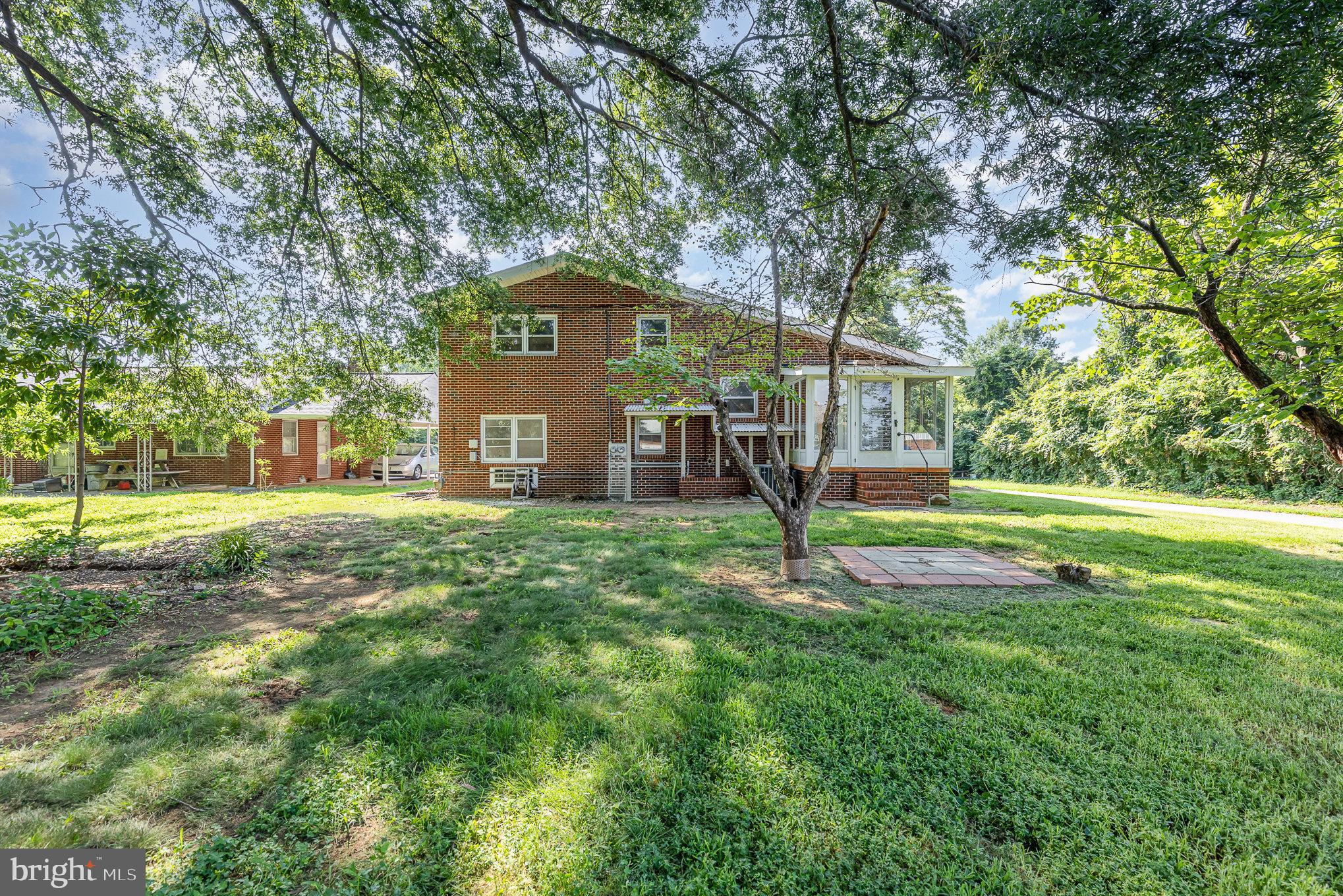 715 & 715 1/2 Virginia Ave