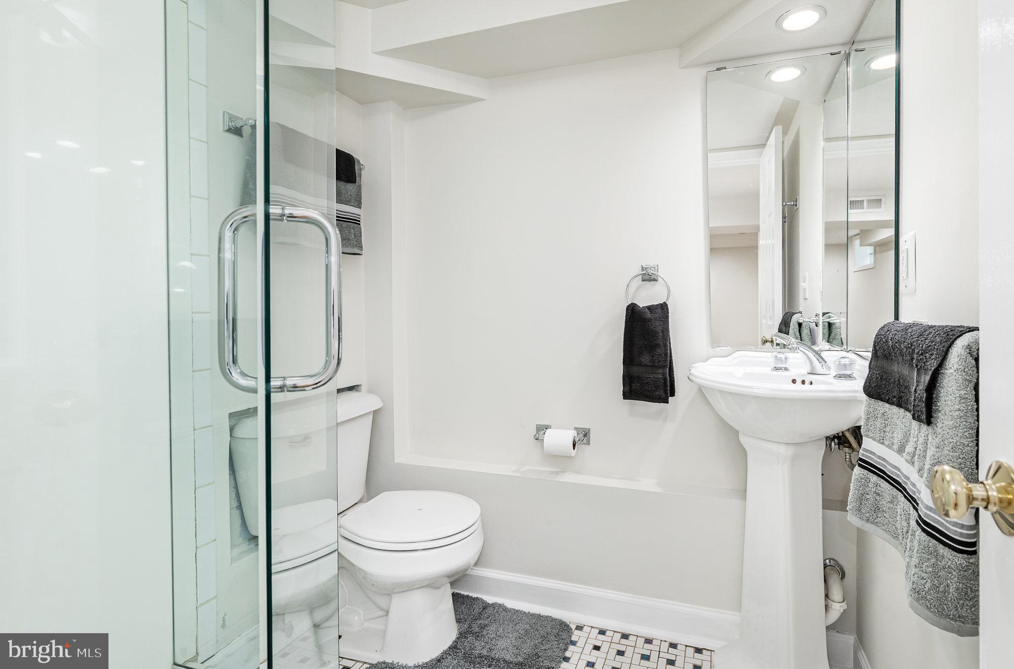 715 & 715 1/2 Virginia Ave