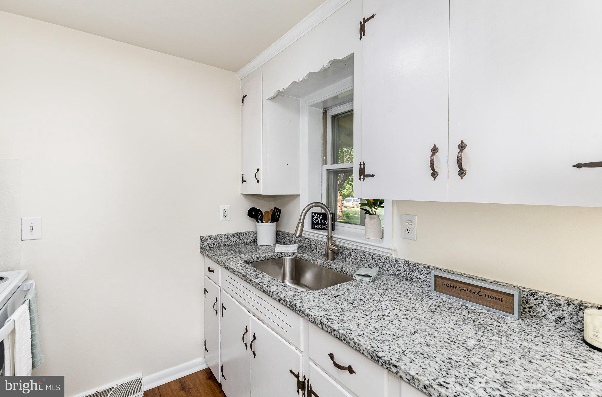 715 & 715 1/2 Virginia Ave