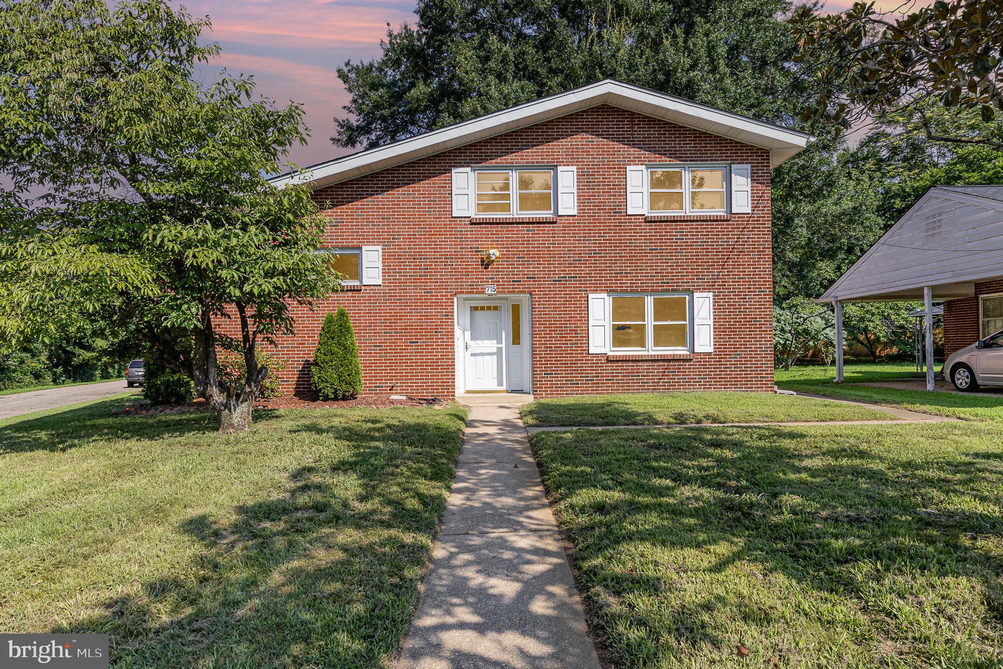 715 & 715 1/2 Virginia Ave