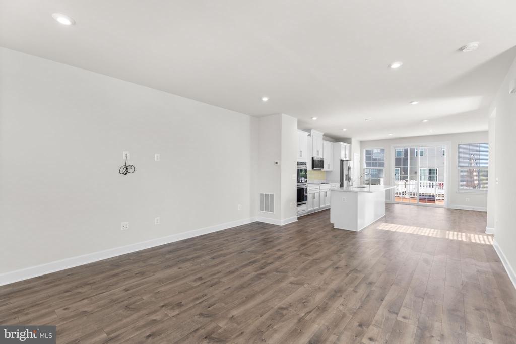 1800 BRISCOE LANE