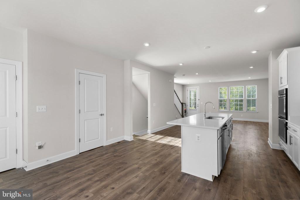 1800 BRISCOE LANE