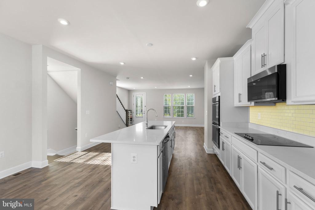 1800 BRISCOE LANE