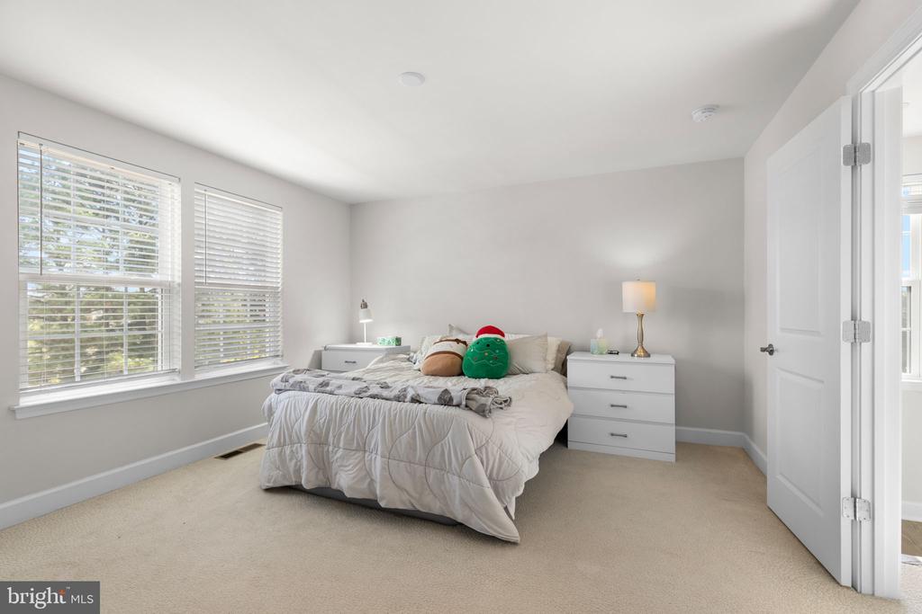 1800 BRISCOE LANE