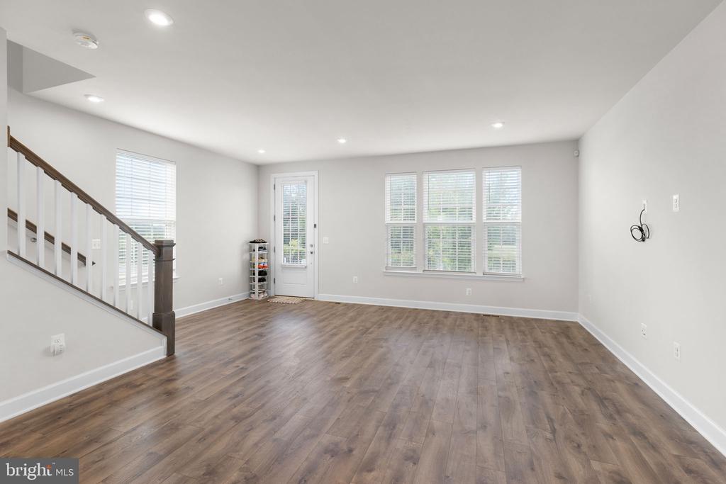 1800 BRISCOE LANE