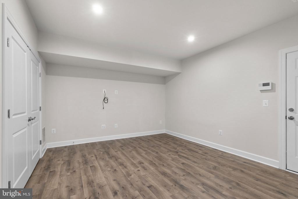 1800 BRISCOE LANE