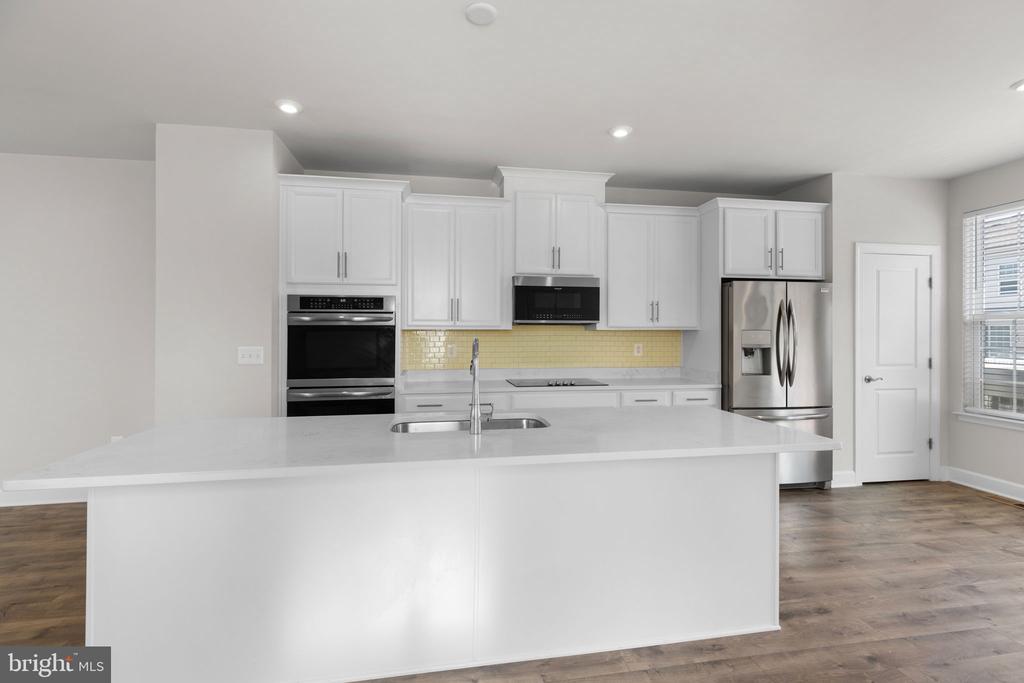 1800 BRISCOE LANE