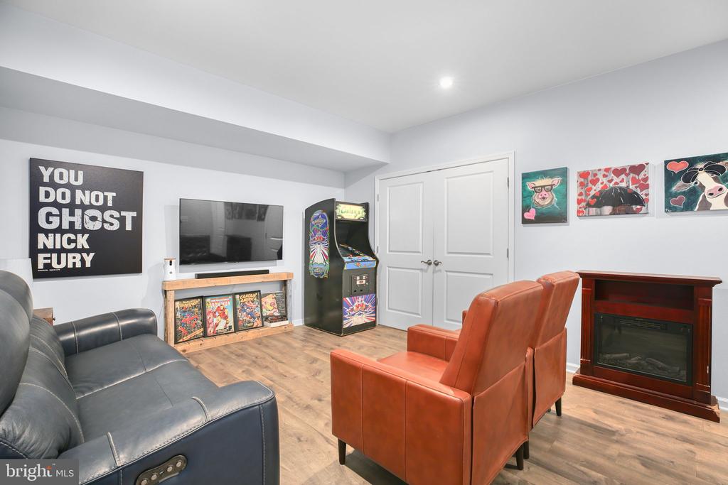 1844 BRISCOE LANE