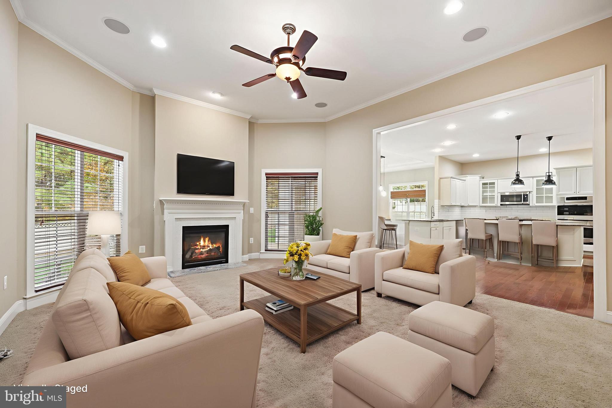 1019 E KENSINGTON CIRCLE