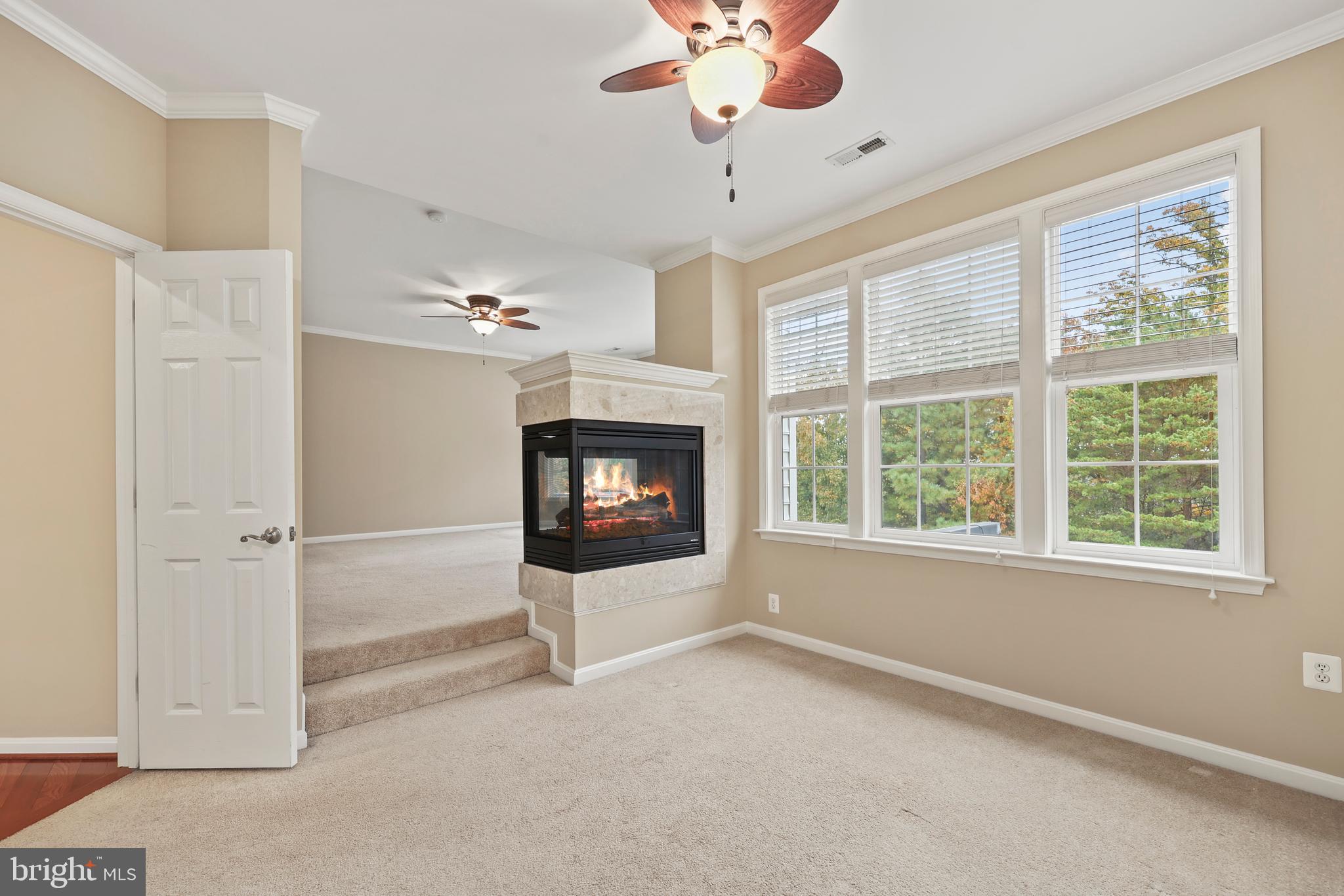 1019 E KENSINGTON CIRCLE