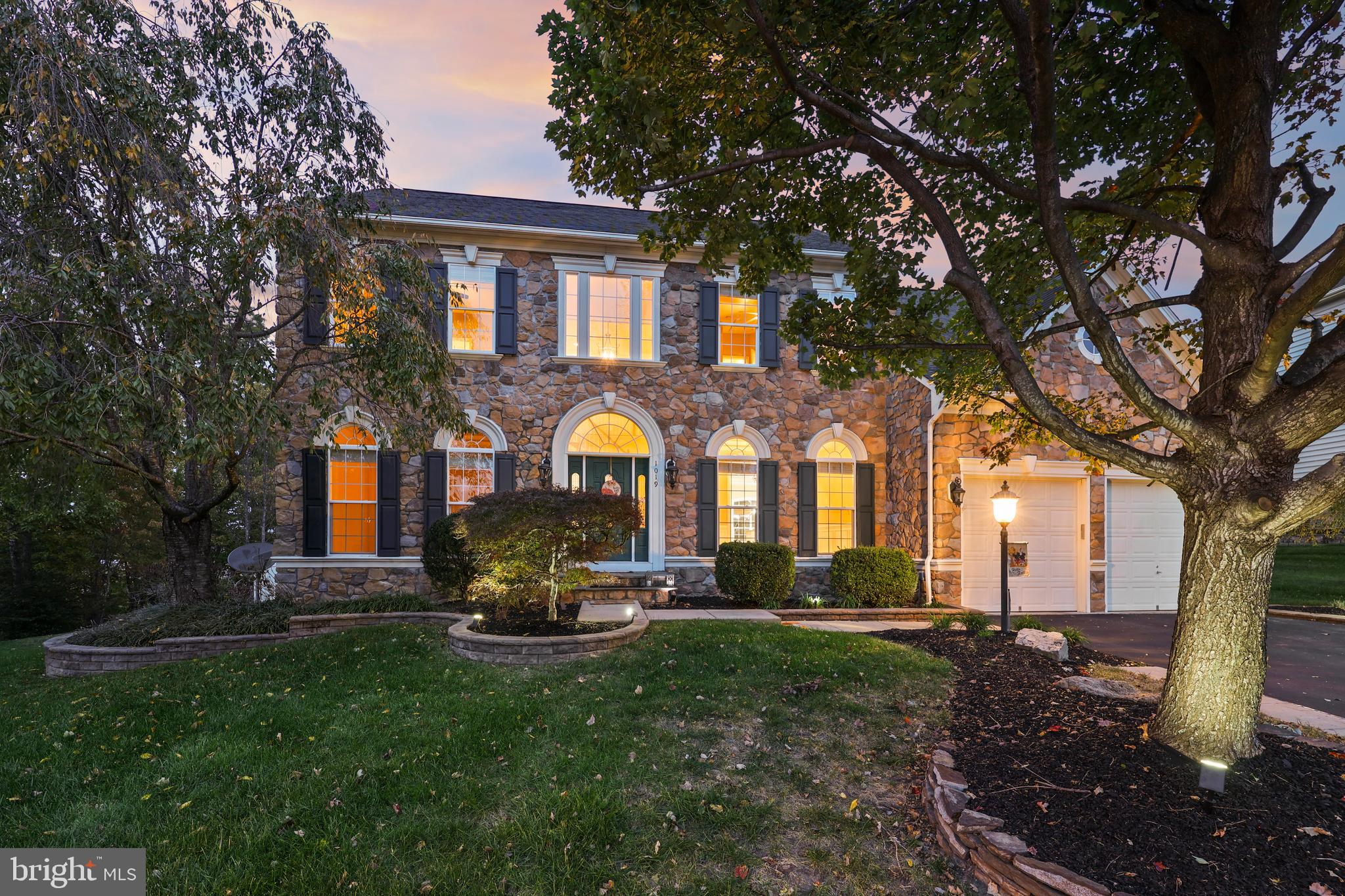 1019 E KENSINGTON CIRCLE