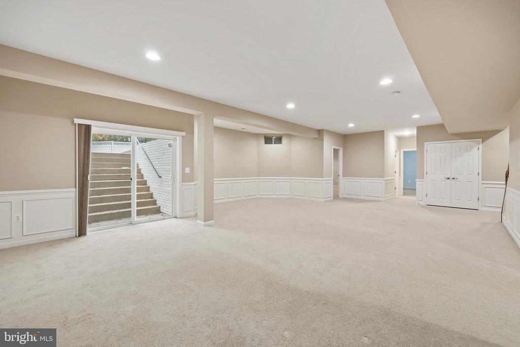 1019 E KENSINGTON CIRCLE
