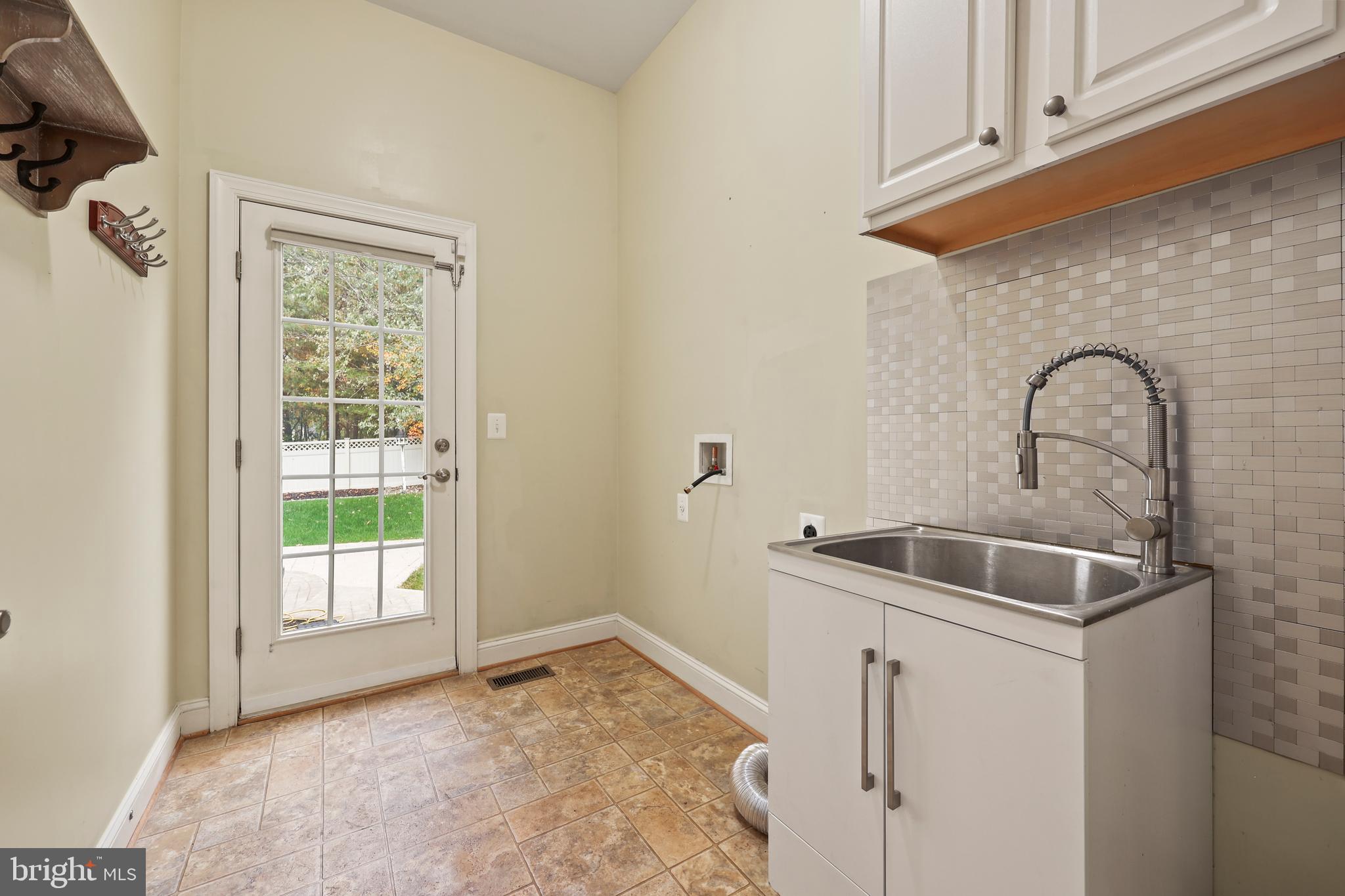 1019 E KENSINGTON CIRCLE