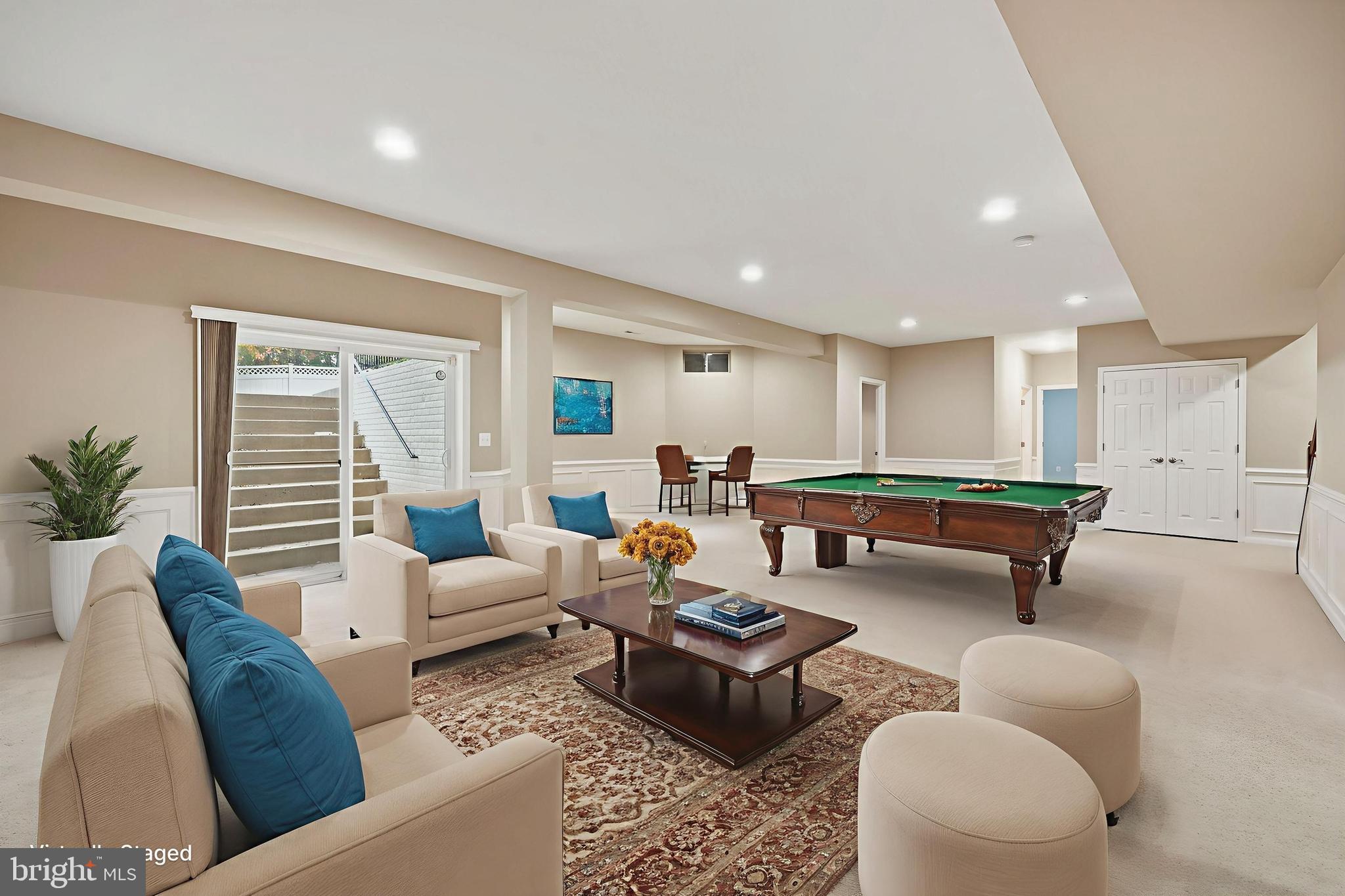 1019 E KENSINGTON CIRCLE