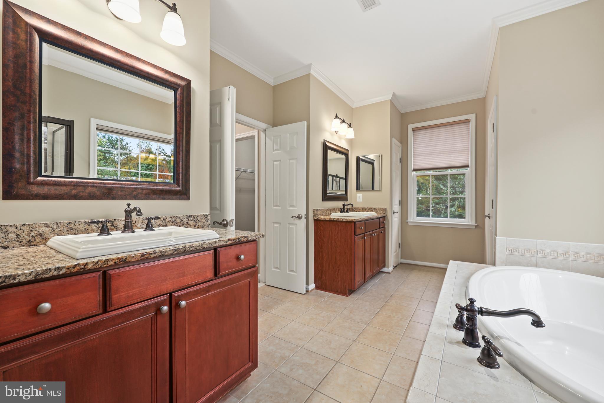 1019 E KENSINGTON CIRCLE