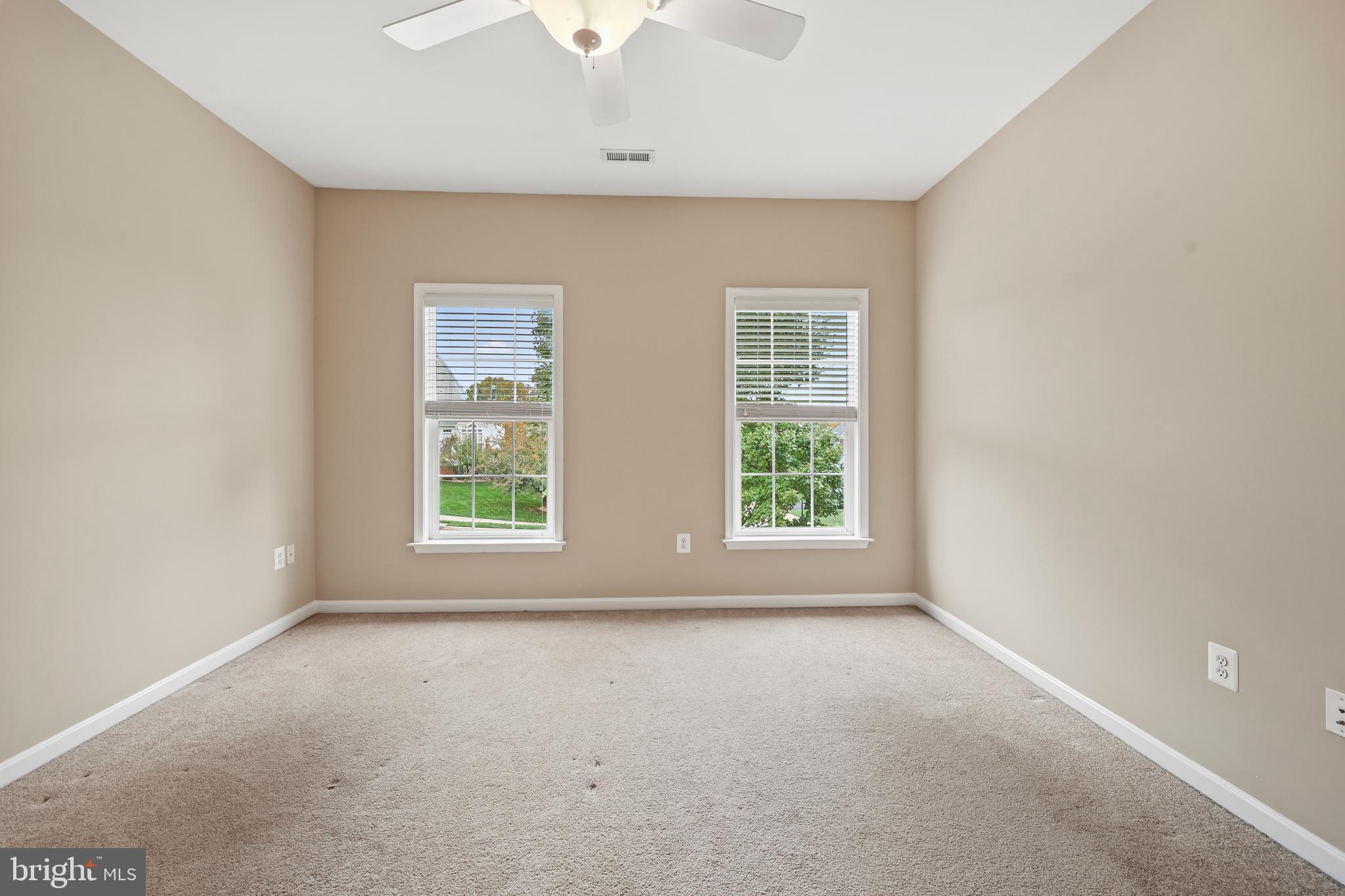 1019 E KENSINGTON CIRCLE