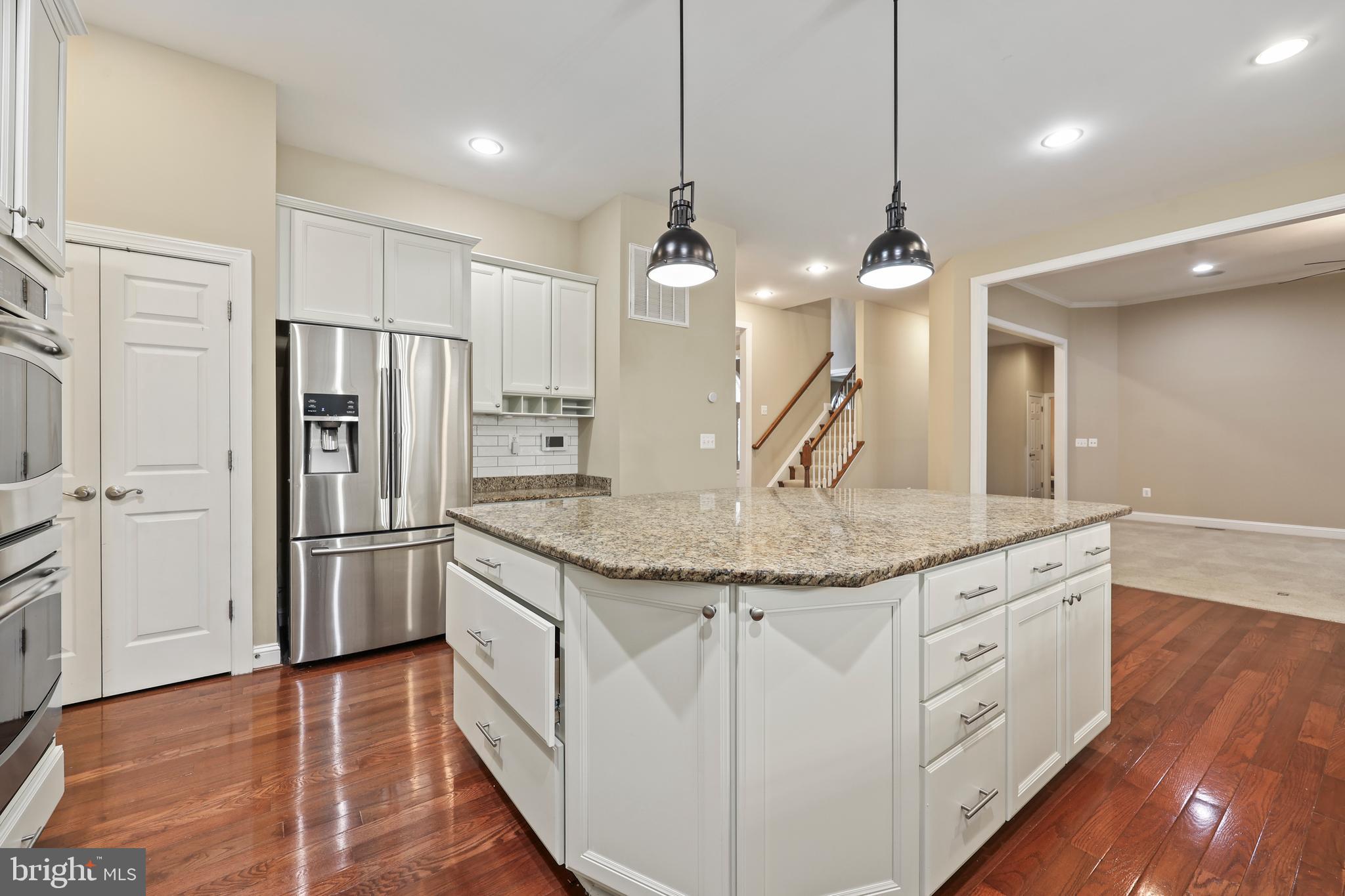 1019 E KENSINGTON CIRCLE