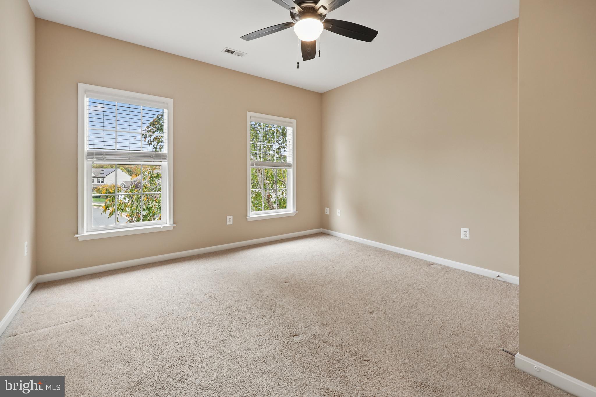 1019 E KENSINGTON CIRCLE