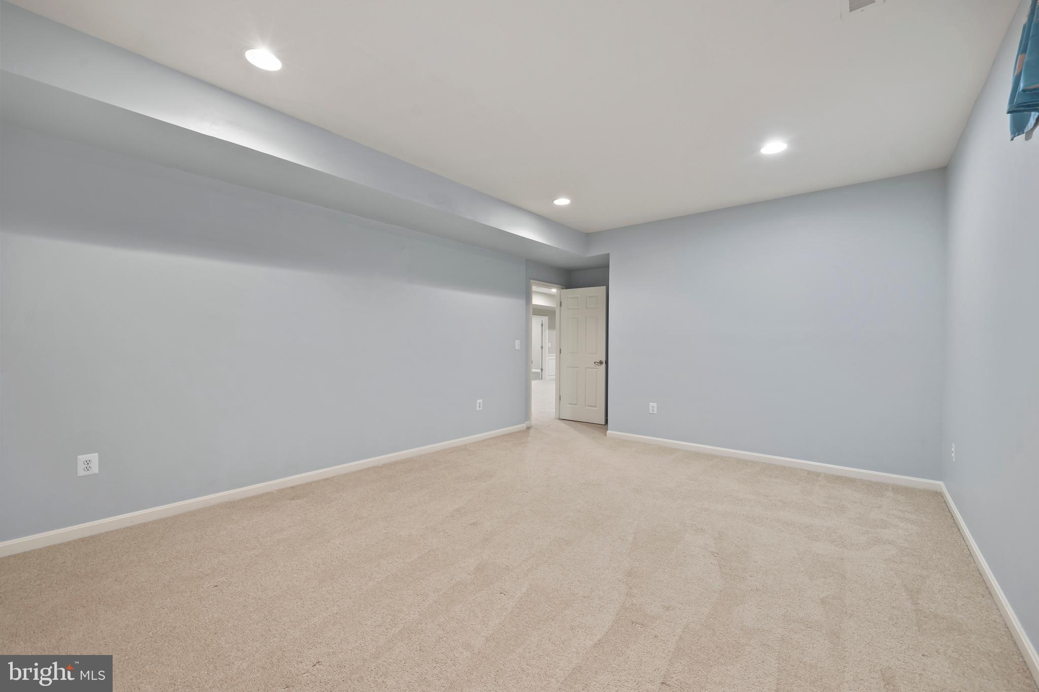 1019 E KENSINGTON CIRCLE