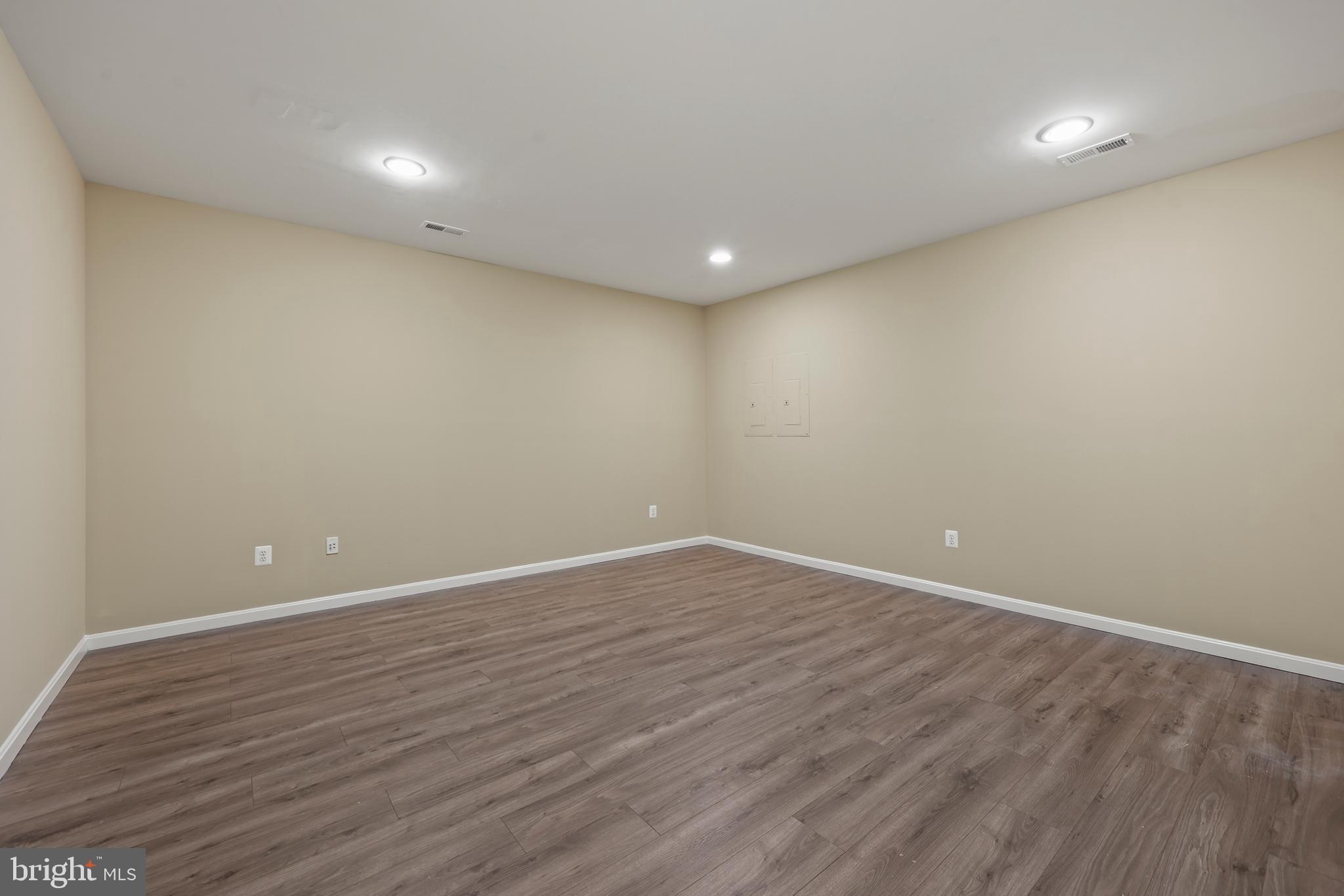 1019 E KENSINGTON CIRCLE