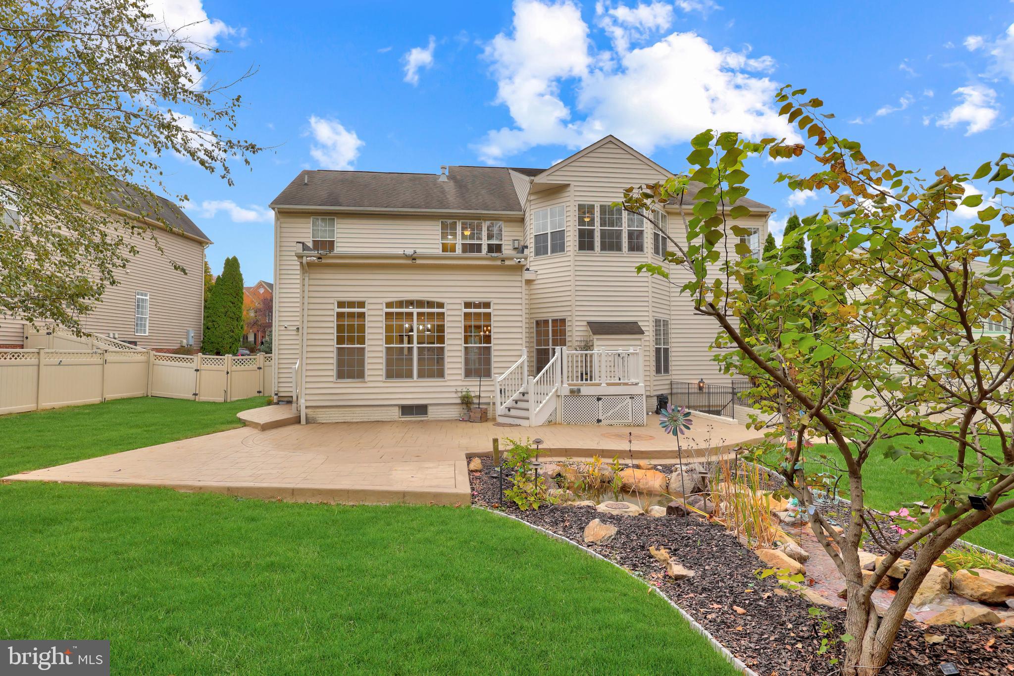 1019 E KENSINGTON CIRCLE