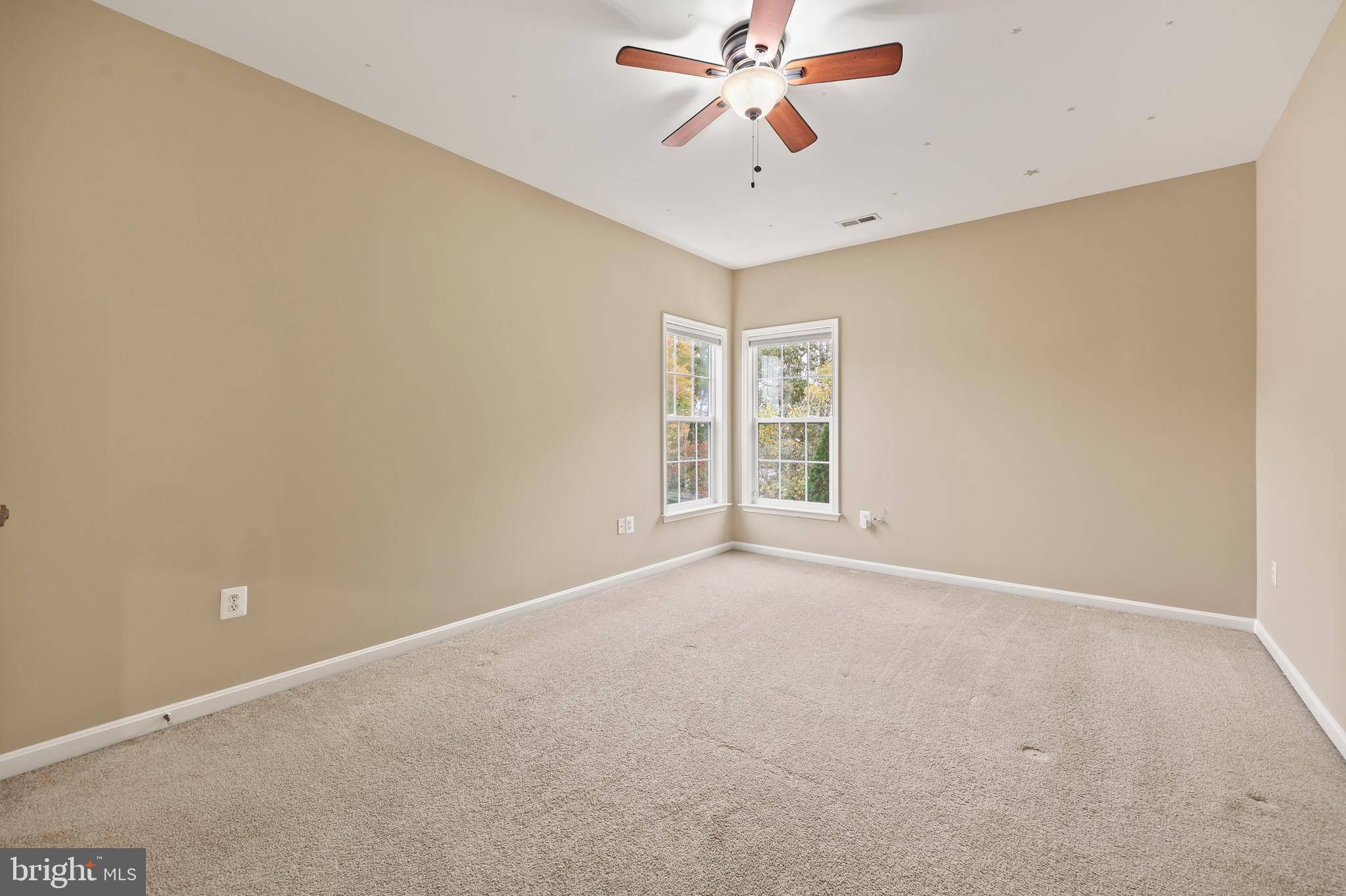 1019 E KENSINGTON CIRCLE