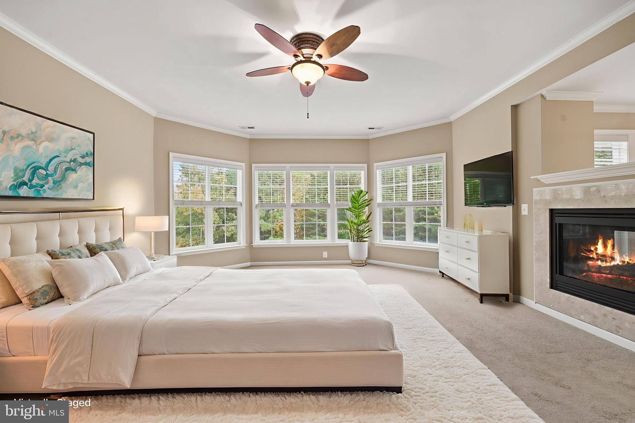 1019 E KENSINGTON CIRCLE