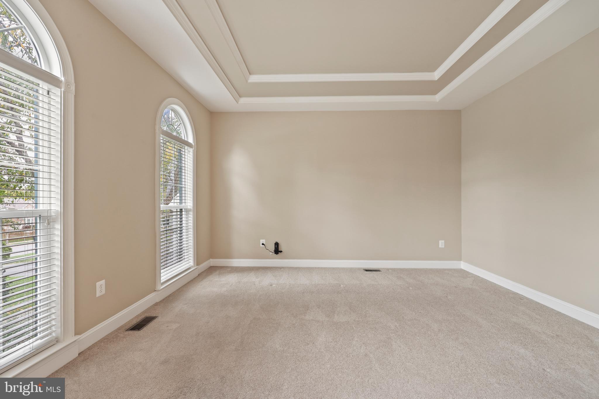 1019 E KENSINGTON CIRCLE