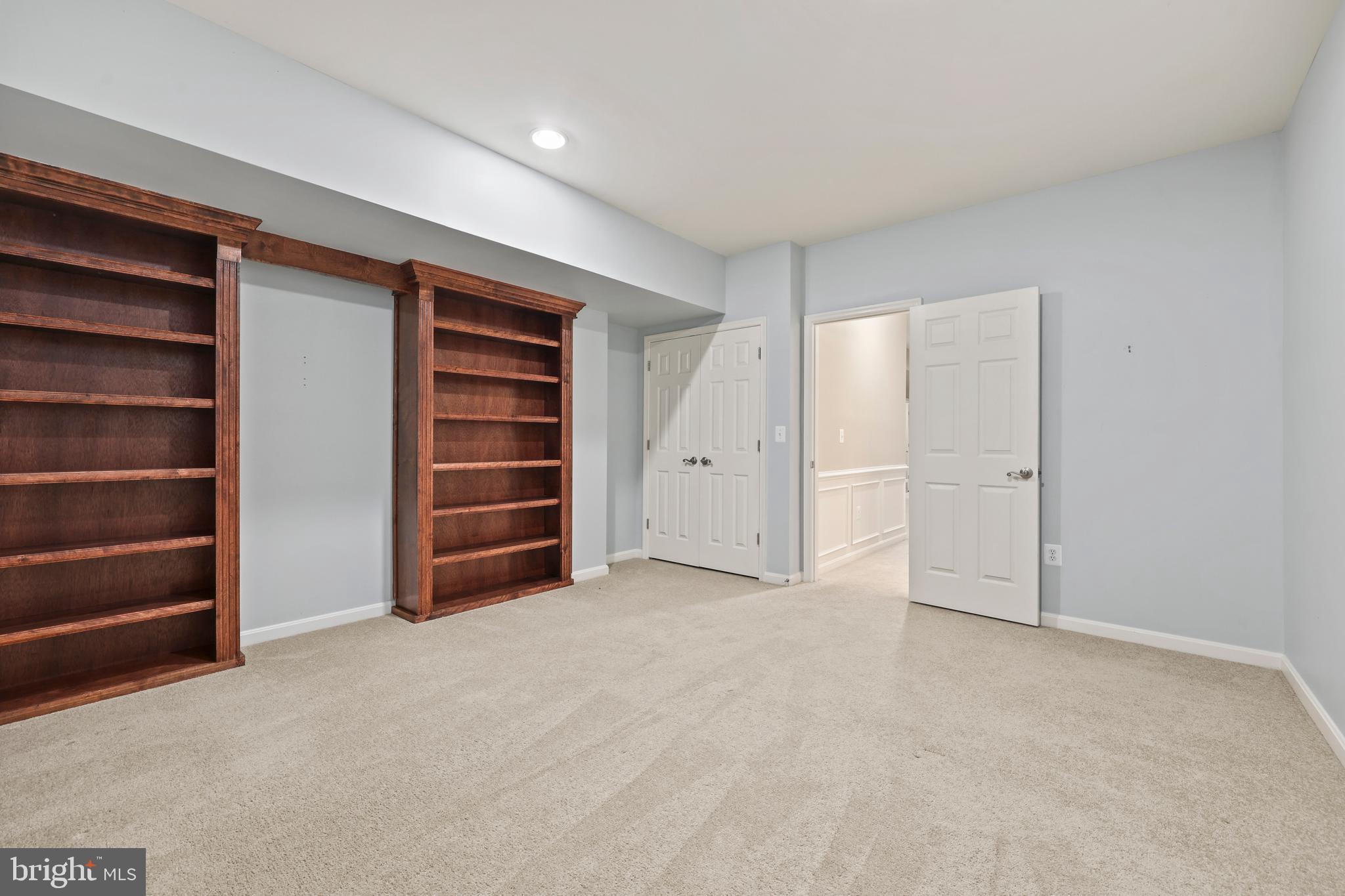 1019 E KENSINGTON CIRCLE