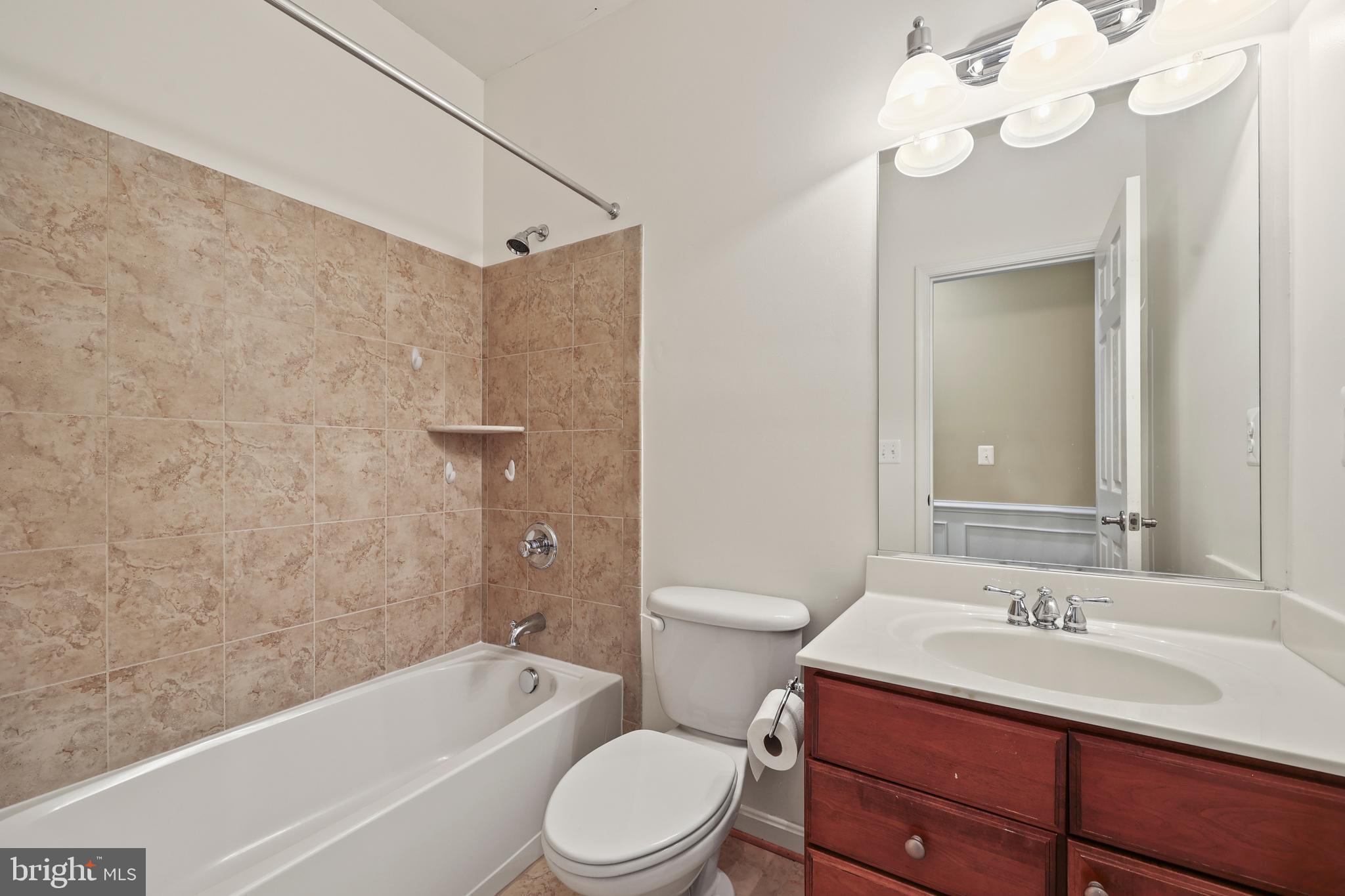 1019 E KENSINGTON CIRCLE