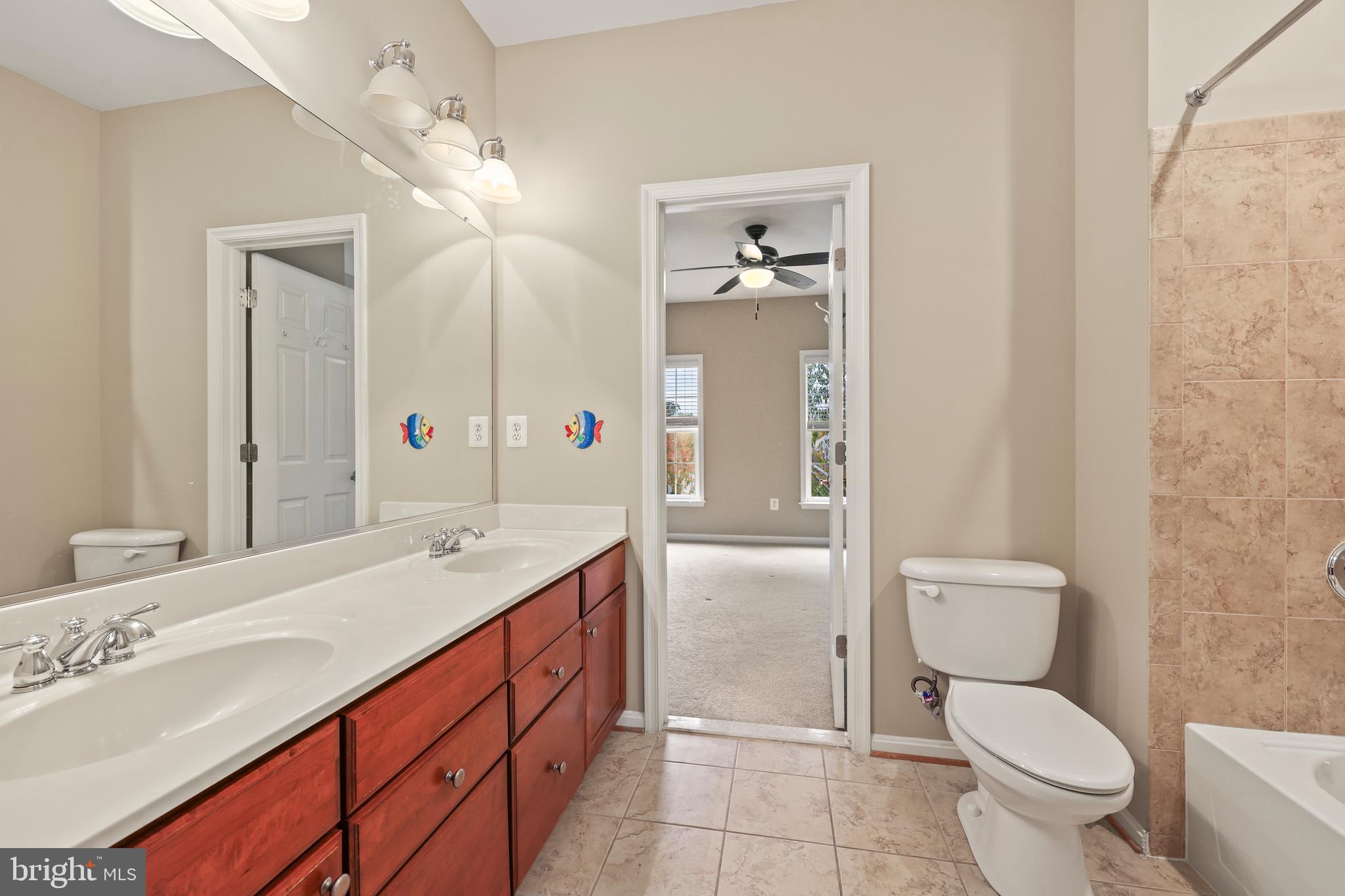 1019 E KENSINGTON CIRCLE