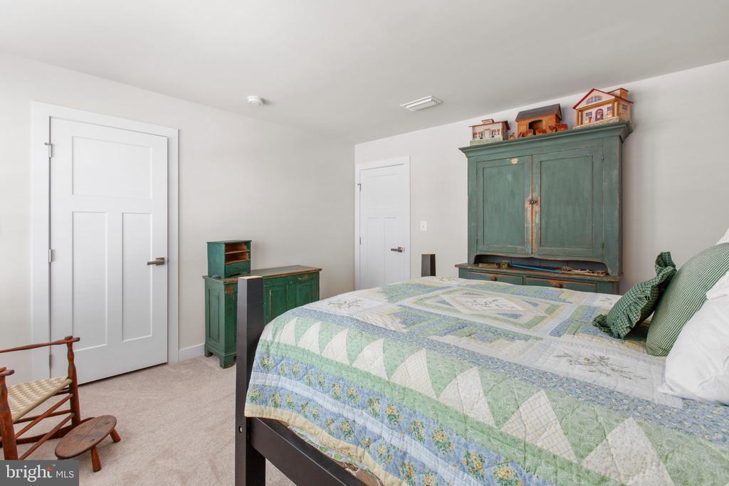 1112 CITY VIEW LANE