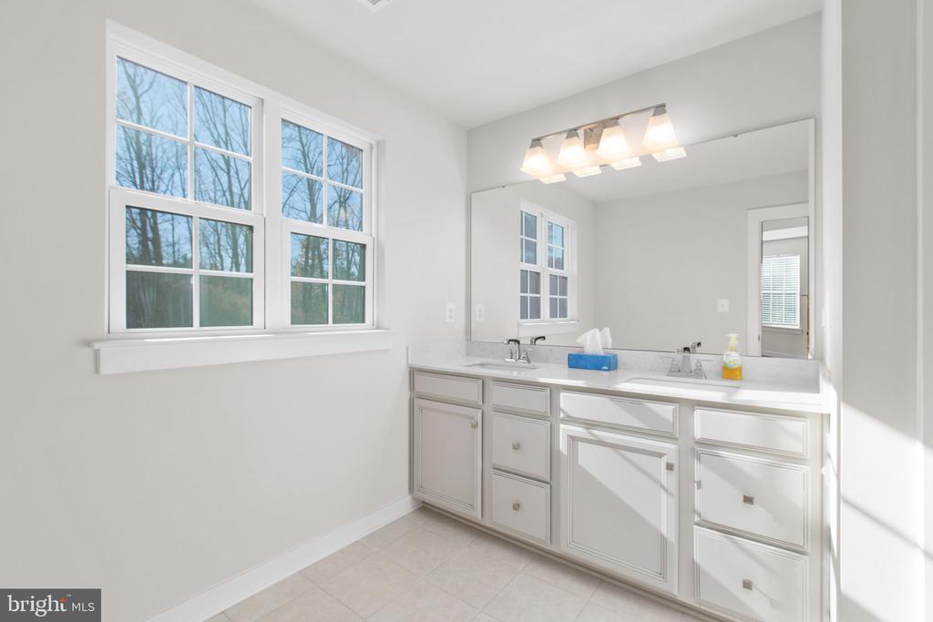 1112 CITY VIEW LANE