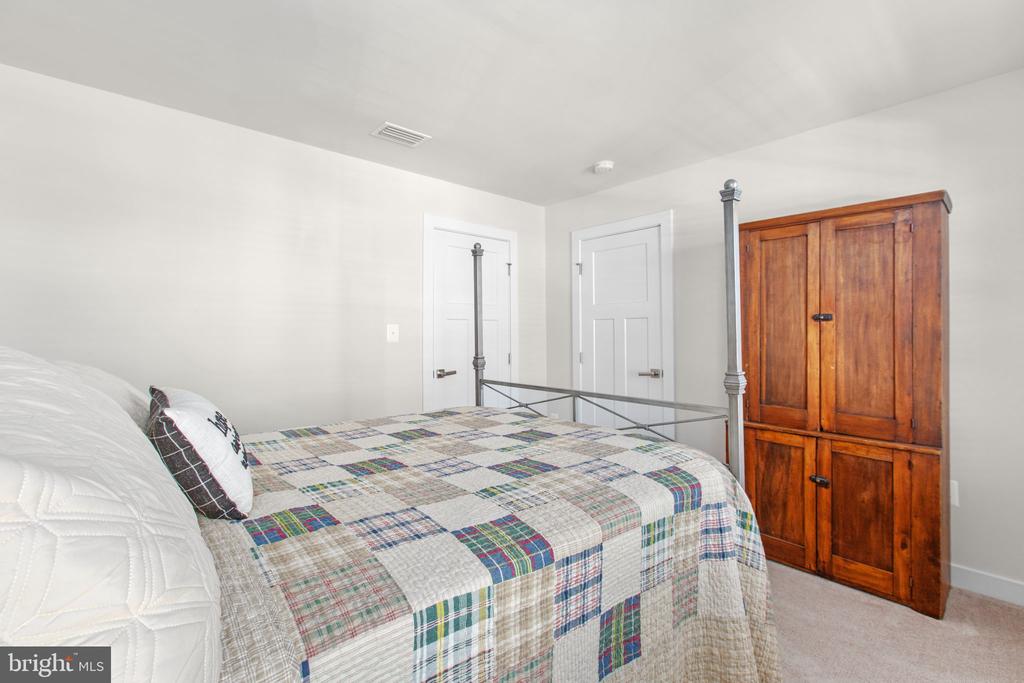 1112 CITY VIEW LANE
