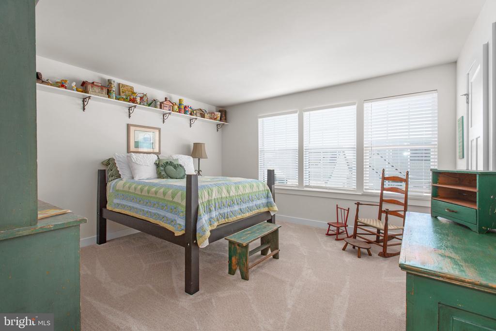 1112 CITY VIEW LANE