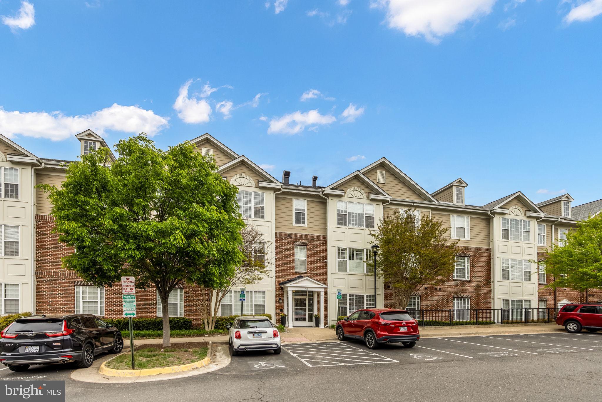 701 COBBLESTONE BOULEVARD 203 203