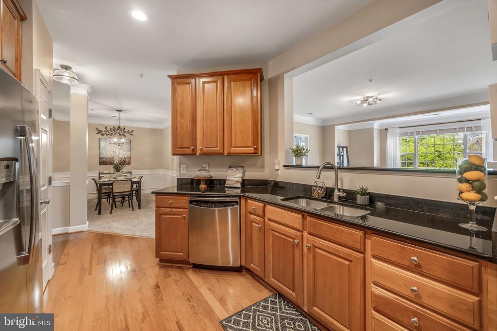 701 COBBLESTONE BOULEVARD 203 203