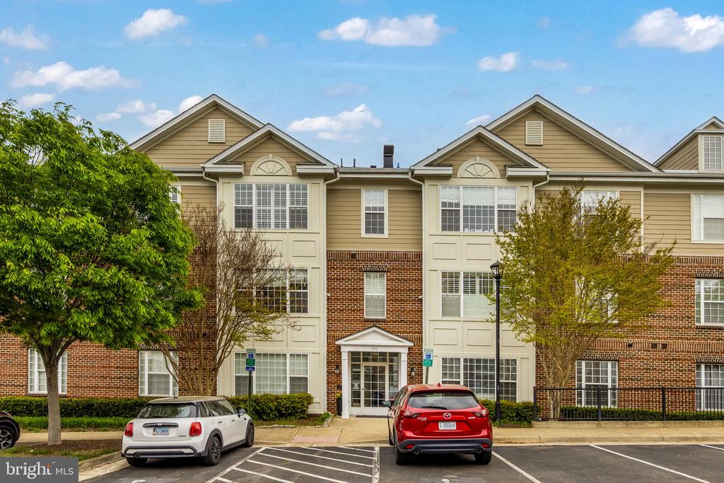 701 COBBLESTONE BOULEVARD 203 203