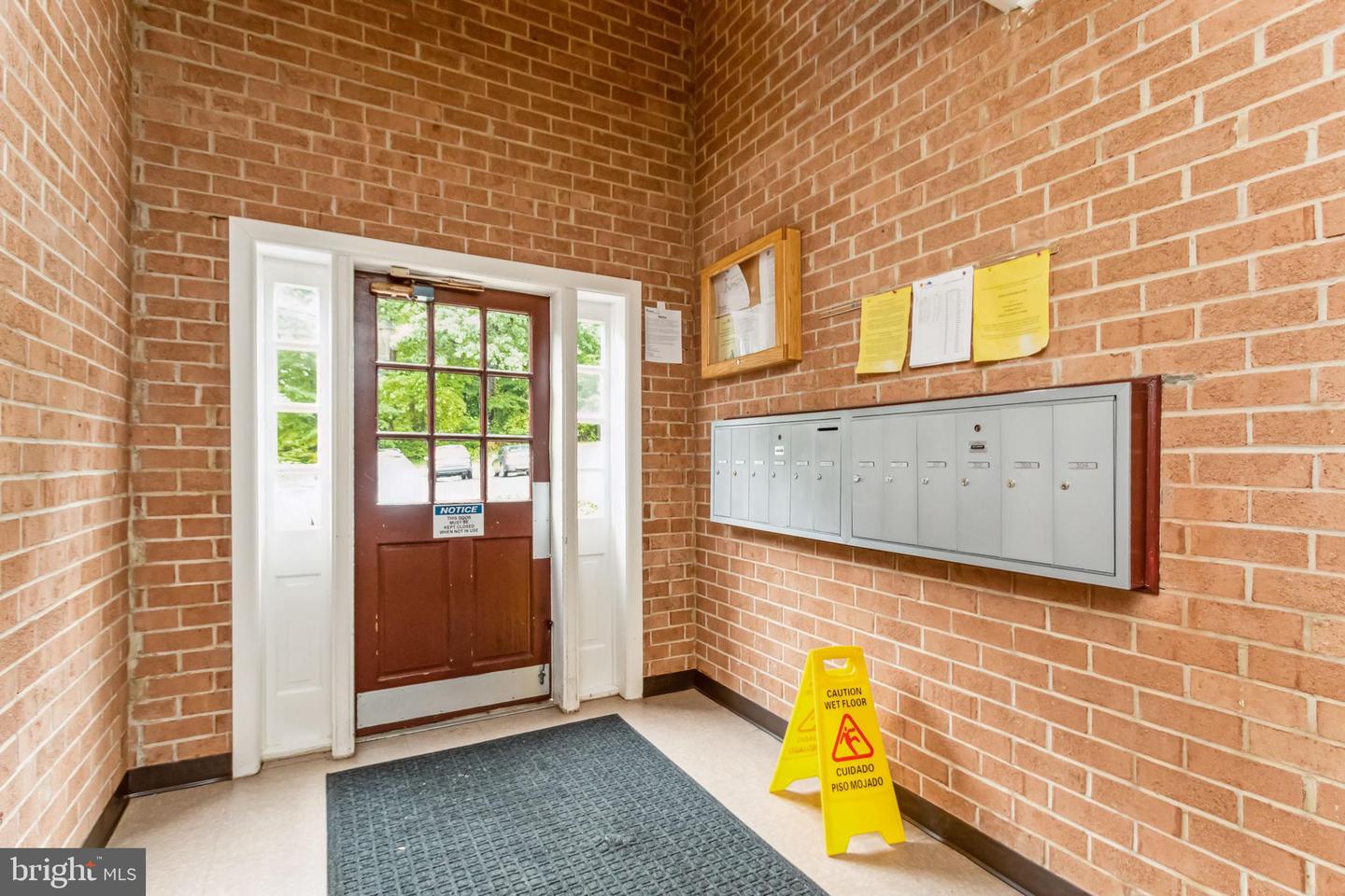 3814 Lyndhurst DRIVE Unit: 201