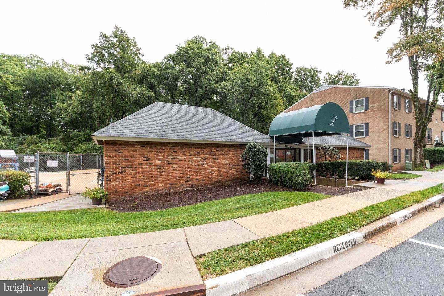 3814 Lyndhurst DRIVE Unit: 201
