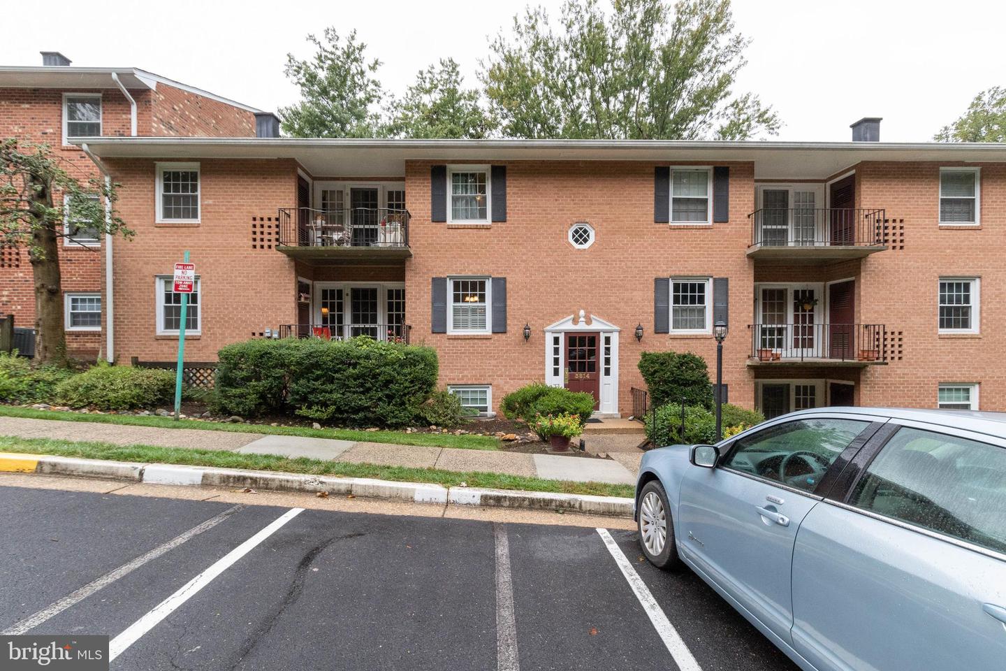 3814 Lyndhurst DRIVE Unit: 201